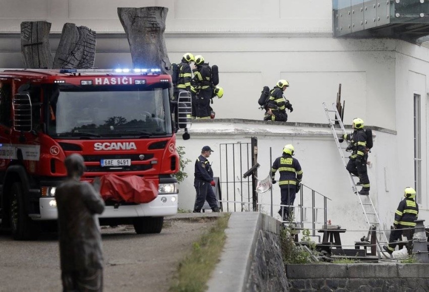 اندلاع حريق بمتحف الفن الحديث في براغ