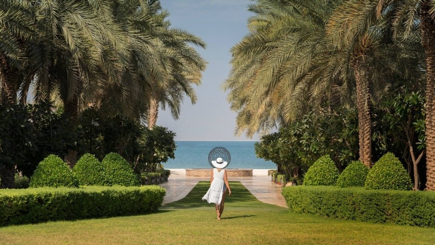 منتجع فورسيزونز شاطئ جميرا.. ملاذ هادئ في قلب دبي