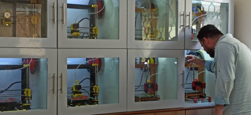 مهندس فلسطيني يبتكر طابعة 3D لصناعة المستلزمات الطبية