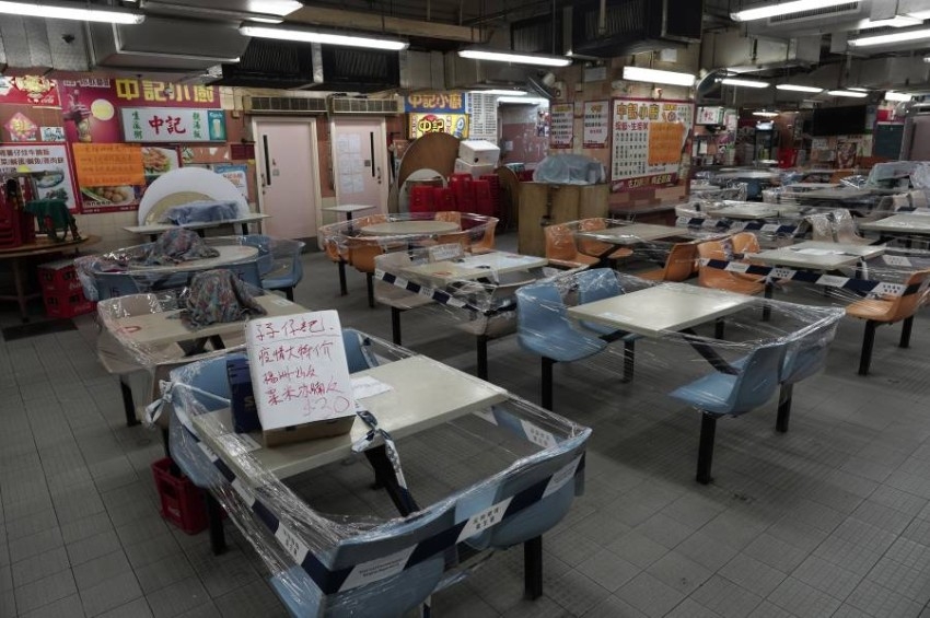 هونغ كونغ تحظر تناول الطعام في المطاعم وتفرض استخدام الكمامات