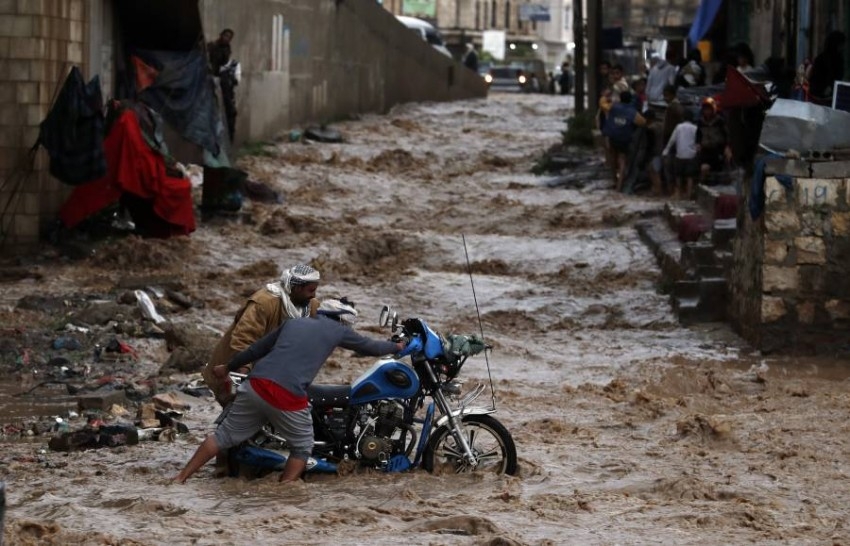 اليمن يطالب الأمم المتحدة بإغاثة متضرري السيول