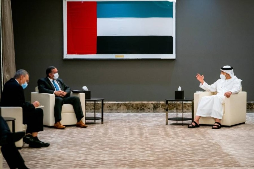 عبدالله بن زايد ومسؤول أمريكي يبحثان علاقات الصداقة والتعاون الاستراتيجي