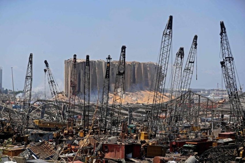 انفجار مرفأ بيروت يفاقم أزمات اقتصاد لبنان