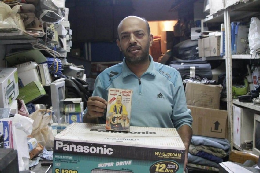 «من فات قديمه تاه».. مصريون يحترفون بيع «الأجهزة القديمة»
