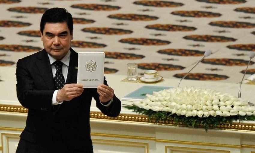 رئيس تركمانستان ينشر كتاباً يبحر في روحانيات شعبه