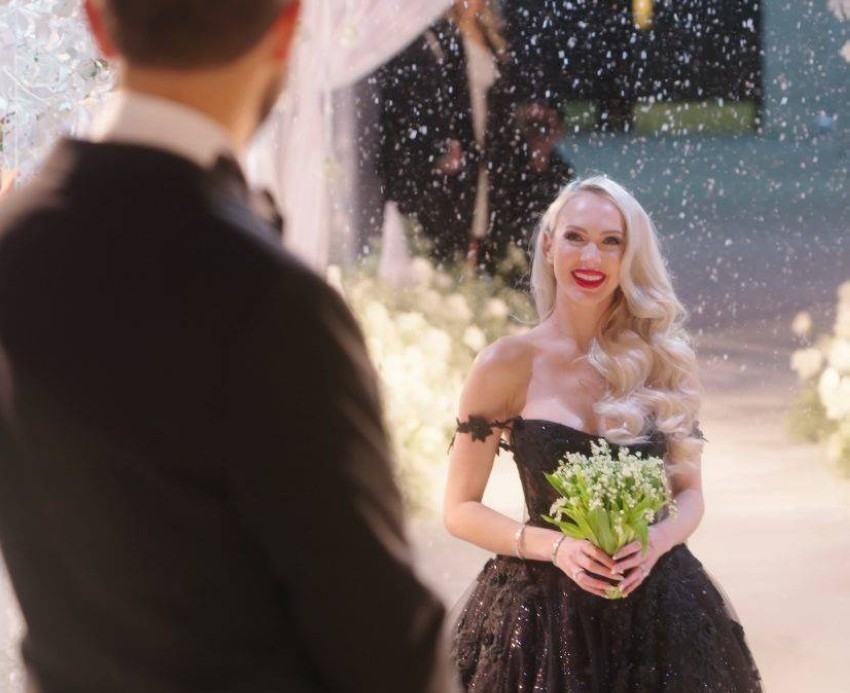 كريستين كوين تبث حفل زفافها الحقيقي في «بيع الغروب»