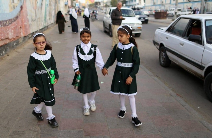غزة.. نصف مليون طالب يتوجهون للمدارس وسط إجرءات كورونا