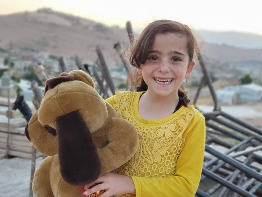 طفلة مصرية تطفئ شمعتها التاسعة عن بُعد مع أيتام سوريا