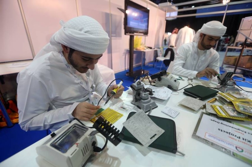 الإمارات تمكن شبابها بصناعة المستقبل.. من تأمين المساكن إلى البحث عن «كنوز المريخ»