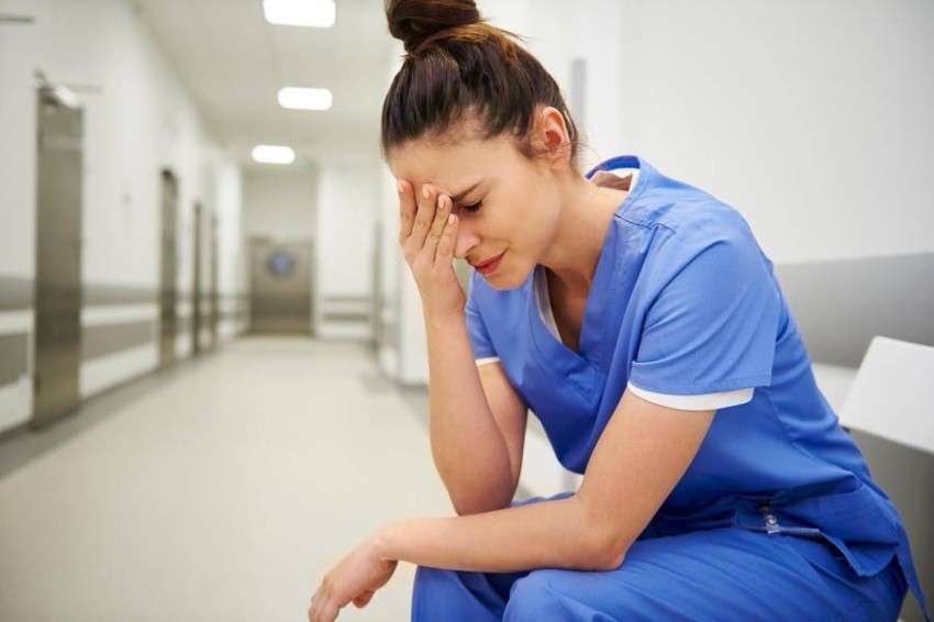 ممرضة تقاضي مستشفى بسبب «نقل الأخبار السيئة»