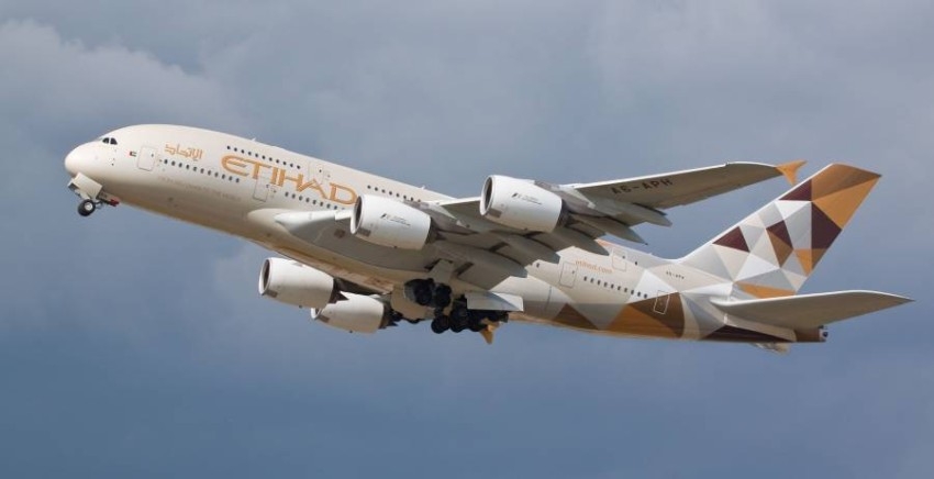 الاتحاد للطيران: مقيمو إمارة أبوظبي يمكنهم السفر والعودة دون الحاجة لموافقة حكومية