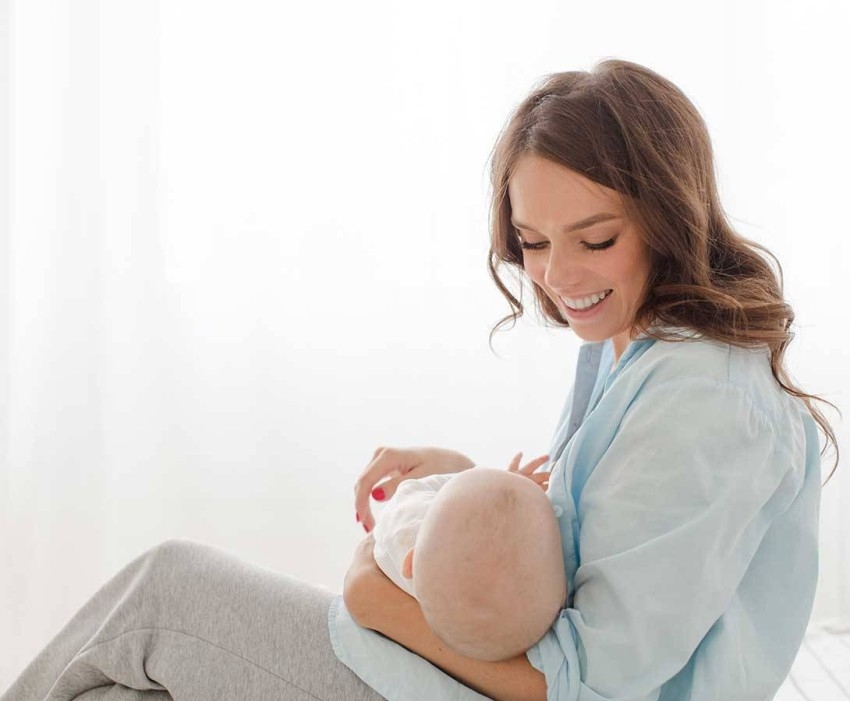 الرضاعة الطبيعية.. مستقبل صحي للأم والرضيع