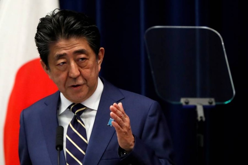 رئيس وزراء اليابان يدخل المستشفى لإجراء فحوصات وسط تكهنات حول صحته