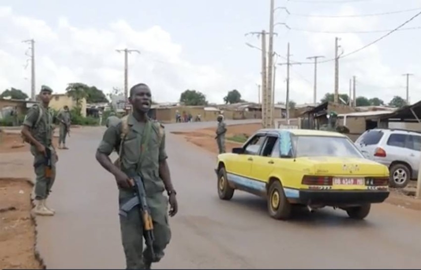 دول غرب أفريقيا تدعو العسكريين في مالي إلى العودة فوراً لثكناتهم