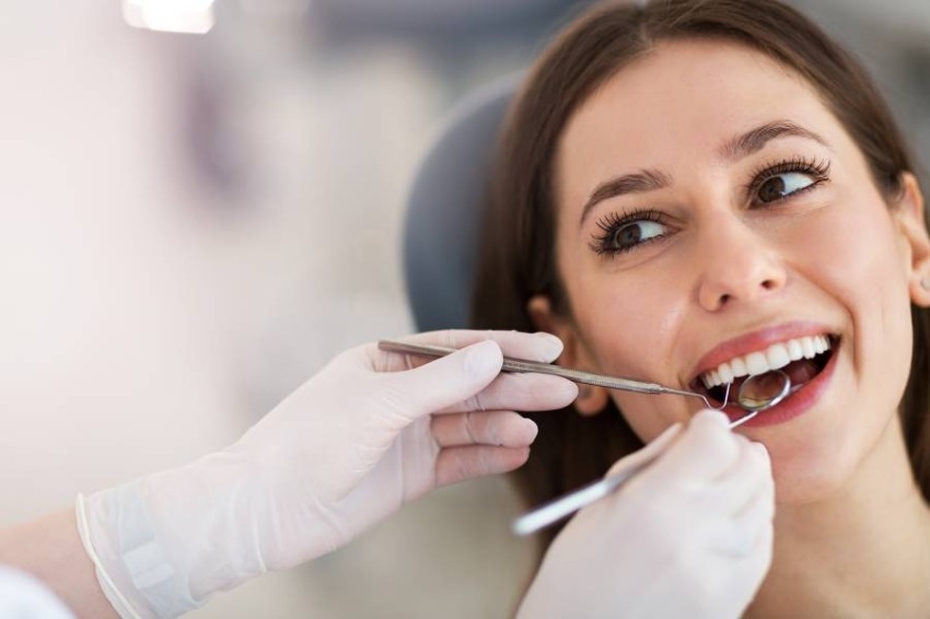 4 معلومات مهمة تأكد منها عند اختيار طبيب الأسنان عبر الإنترنت