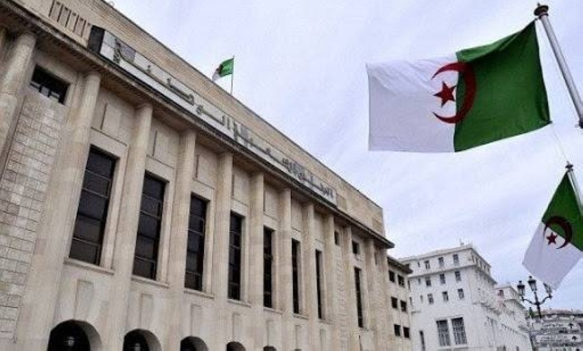 الجزائر: البرلمان يستأنف أعماله وسط ترقب لمناقشة مشروع تعديل الدستور