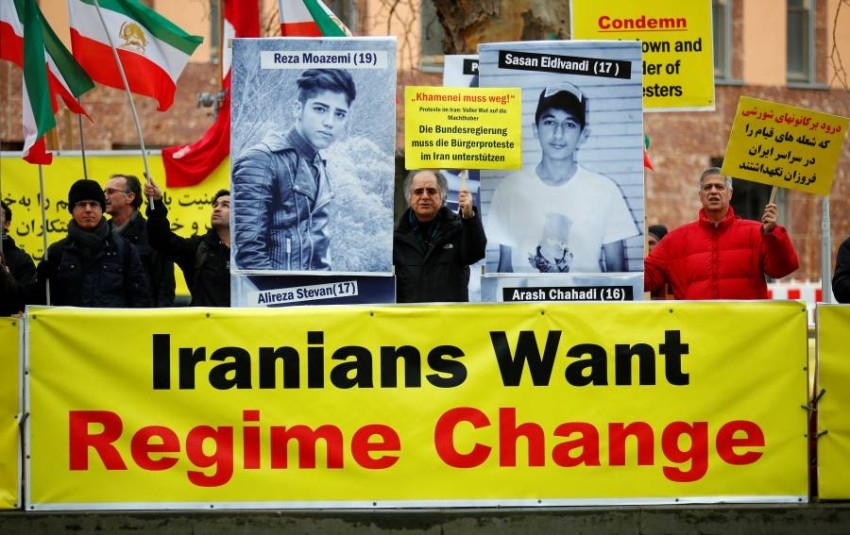 إيرانيون يحتجون على ممارسات نظام الملالي. (برلين ـ رويترز)