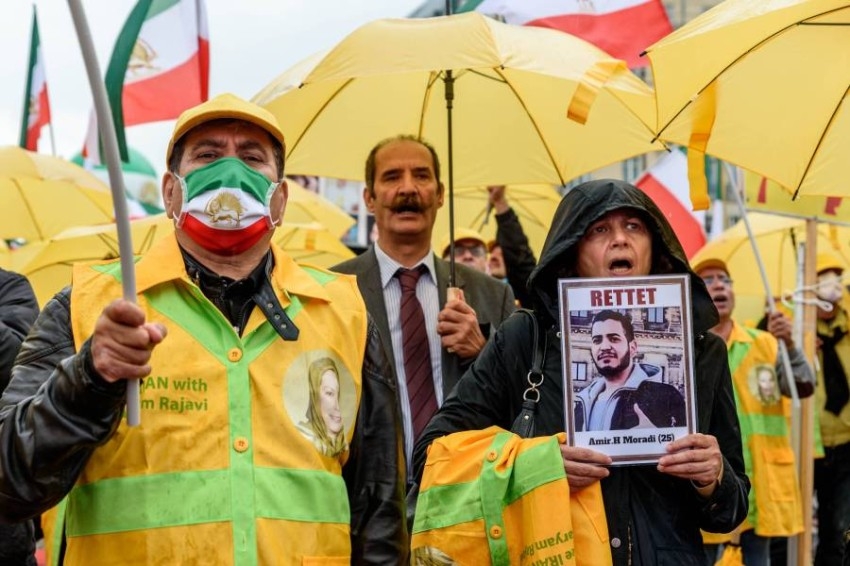 إيرانيون يحتجون على ممارسات نظام الملالي. (برلين ـ رويترز) 