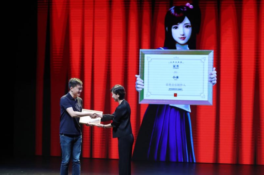 مسرح شنغهاي يقدم أغنية مشتركة بين الإنسان والذكاء الاصطناعي