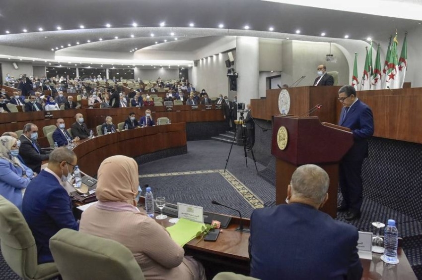 وسط مقاطعة المعارضة.. النواب الجزائري يصادق بالإجماع على تعديل الدستور