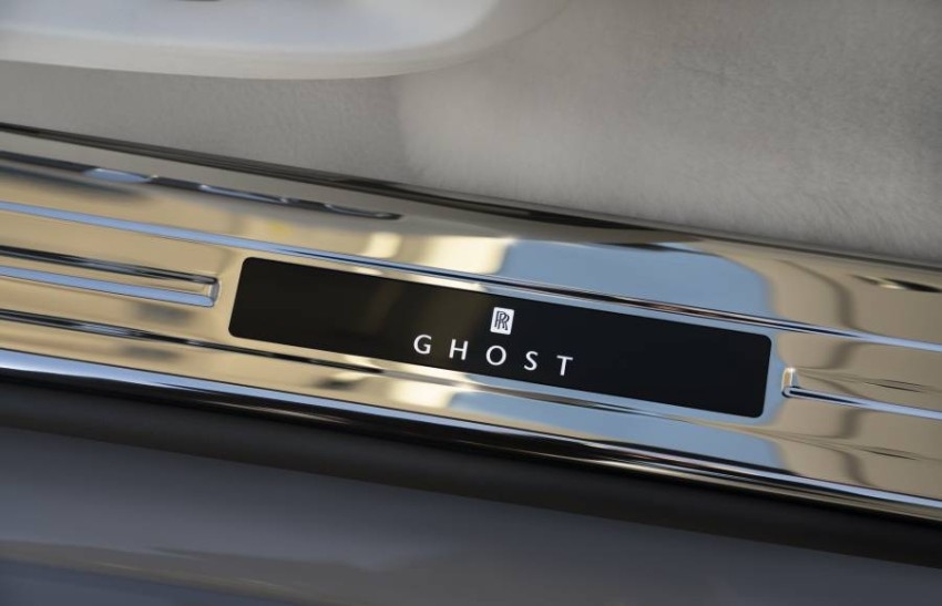 صور.. رولز رويس تكشف عن سيارة الشبح Ghost 2021