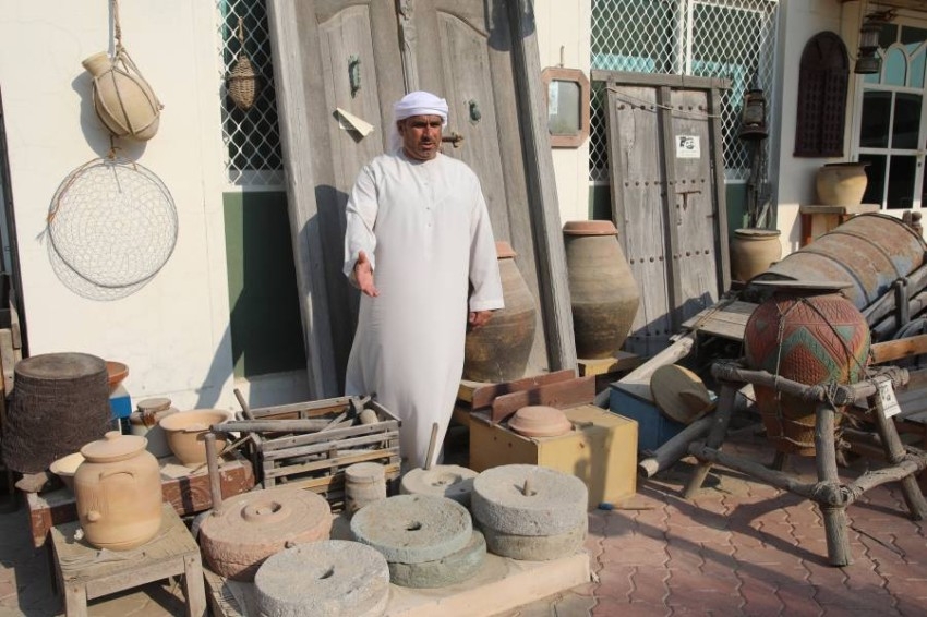 أحمد المرزوقي يحول منزل والده لمتحف «زايد الخير» ويسرد التاريخ عبر 1000 قطعة تراثية
