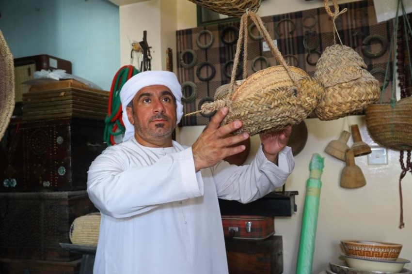 أحمد المرزوقي يحول منزل والده لمتحف «زايد الخير» ويسرد التاريخ عبر 1000 قطعة تراثية