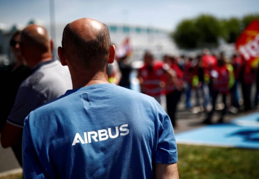 إيرباص تحذر من تسريحات إجبارية للموظفين مع تزايد أزمة شركات الطيران