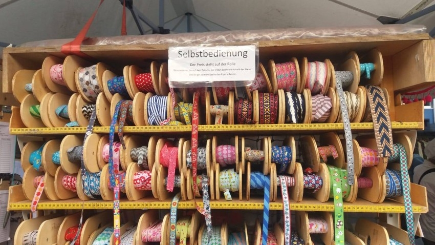 سوق المنسوجات.. 120 منصة تنشر ألوان البهجة في شوارع بون الألمانية