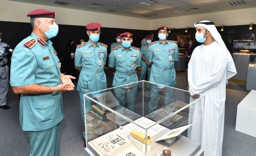 «الشارقة للمتاحف» تعرف نزلاء «إصلاحية الشارقة» على تاريخ وتراث الإمارات