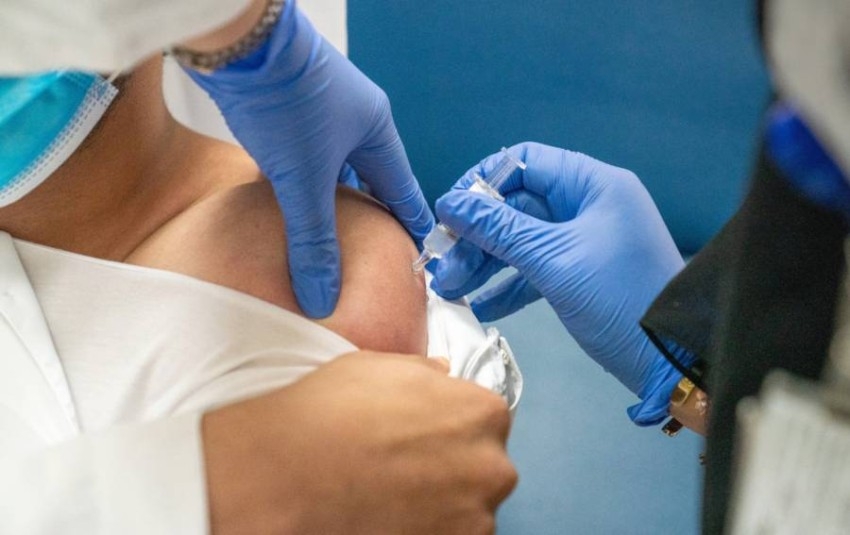 مسؤولون وأطباء: 5 إيجابيات للاستخدام الطارئ للقاح كورونا في الإمارات
