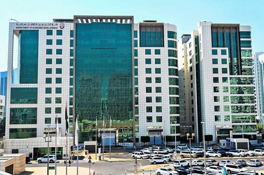 «لجنة التعاون الاقتصادي» في أبوظبي تحدد آلية العمل بين القطاعين العام والخاص
