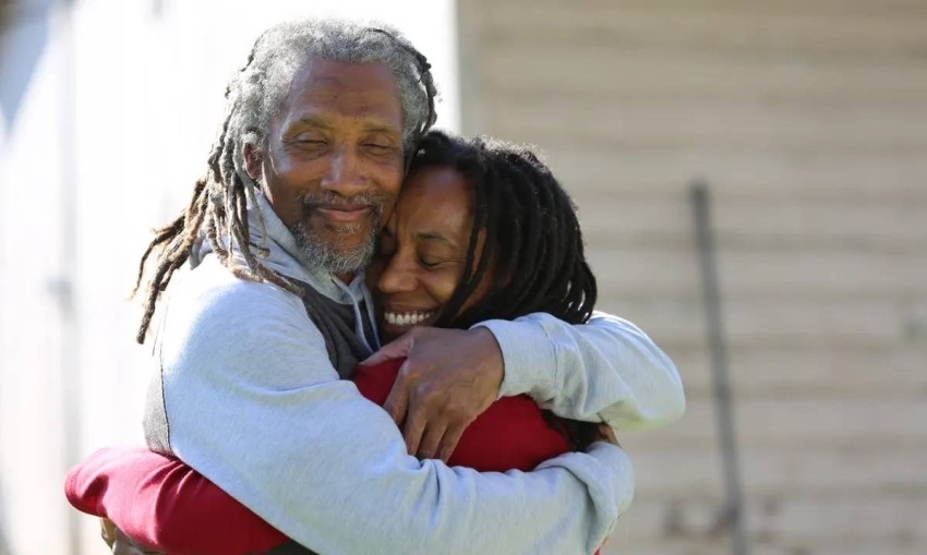 «مسجون 40 سنة».. ناشط يبحث عن الحقيقة والعدالة المغيبة