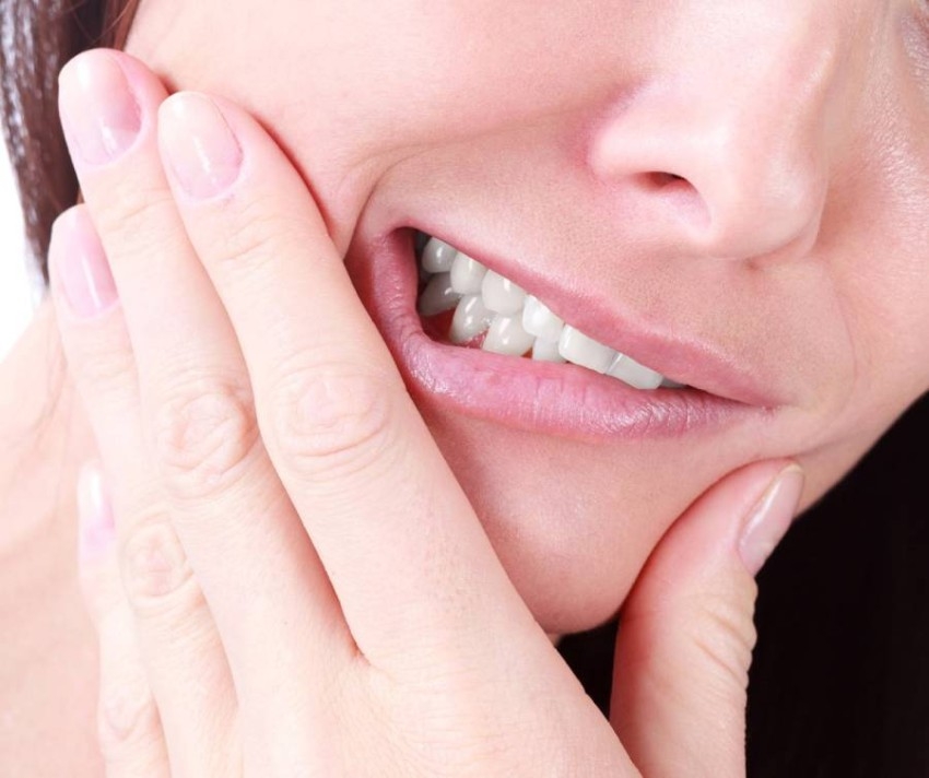 قلق كورونا يفرز ظاهرة طحن وتكسير الأسنان