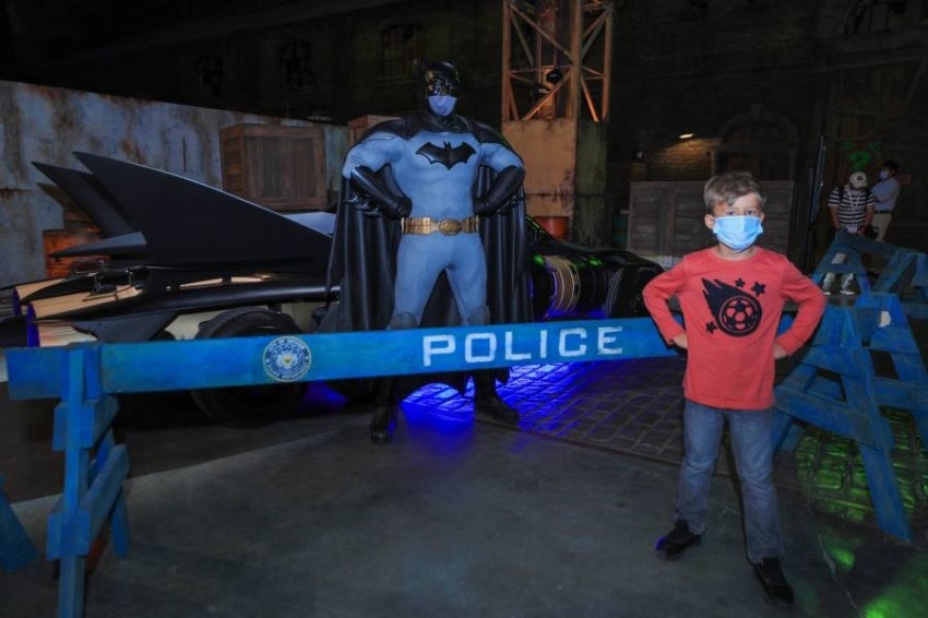 فارس الظلام يحتفي بيوم باتمان في «وارنر براذرز أبوظبي»