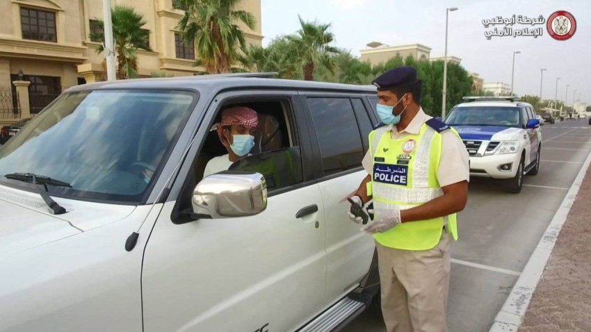 شرطة أبوظبي: «تزويد المركبات» يعرضها للتلف ويضع السائق تحت طائلة القانون