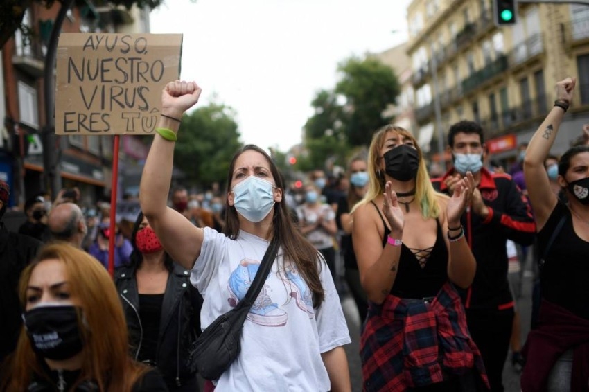 متظاهرو العاصمة الإسبانية ينتقدون قيود كورونا الجديدة