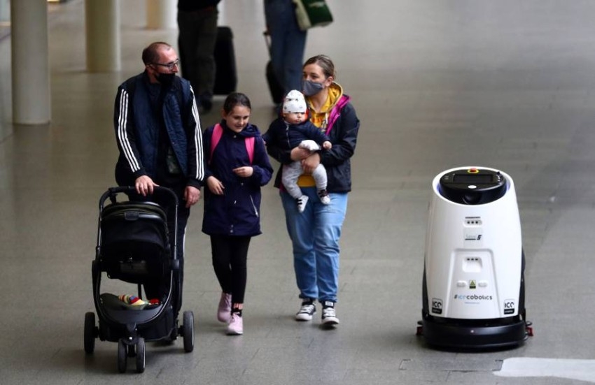 روبوتات مسلحة بأشعة فوق بنفسجية تلاحق كورونا داخل قطارات لندن