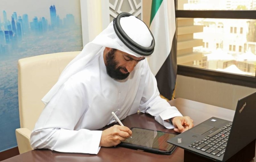 «الموارد البشرية بدبي» ومايكروسوفت تتفاهمان لتعزيز مهارات الإماراتيين