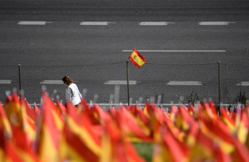 غرس 53 ألف علم إسباني في متنزه بمدريد تكريماً لضحايا كورونا