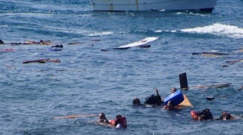 بالفيديو.. صيادون مصريون ينقذون 25 مهاجراً من الغرق