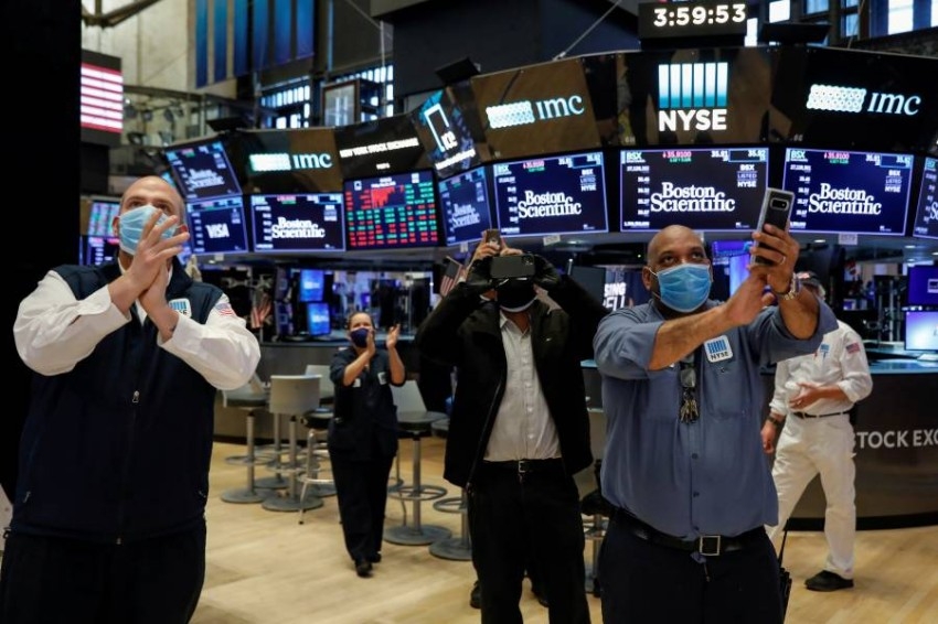 مؤشرات الأسهم الأمريكية ترتفع رغم إنهاء محادثات التحفيز الجديد