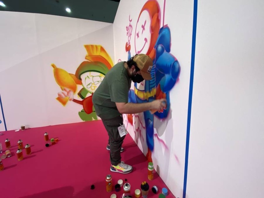 «فنون العالم في دبي».. إبداعات تشكيلية من رحم جائحة كورونا