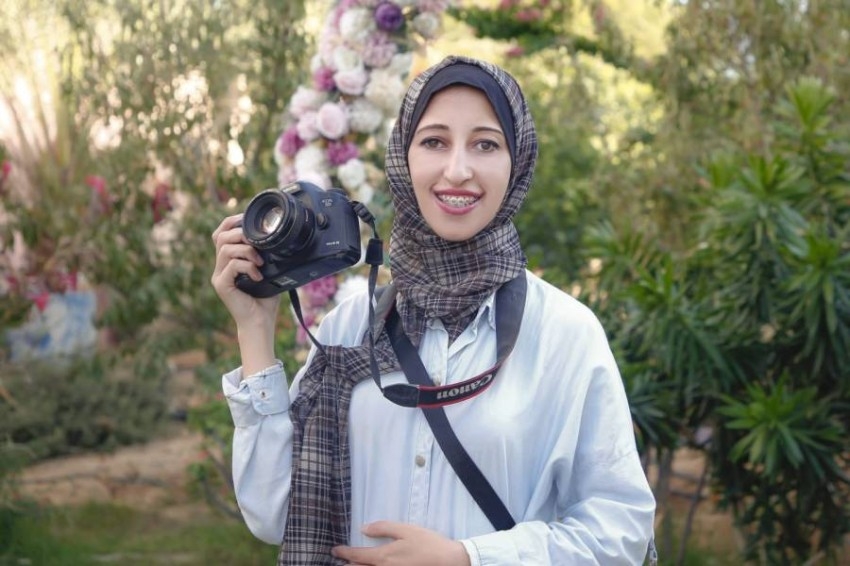 فتيات غزة يحتكرن مهنة تصوير الأفراح والمناسبات