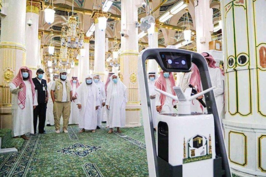 روبوت تعقيم آلي لتعزيز إجراءات الوقاية في المسجد النبوي