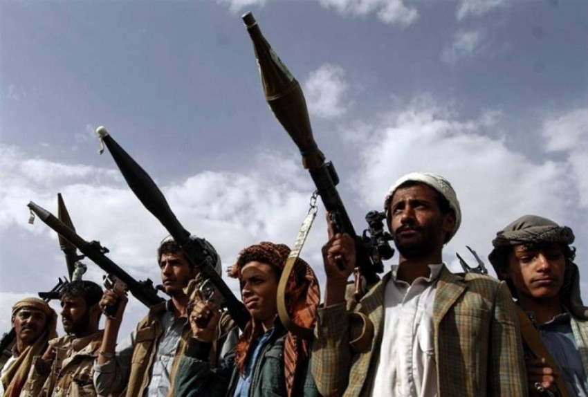ميليشيات الحوثي الإرهابية تطلق صاروخاً باليستياً يسقط في صعدة اليمنية