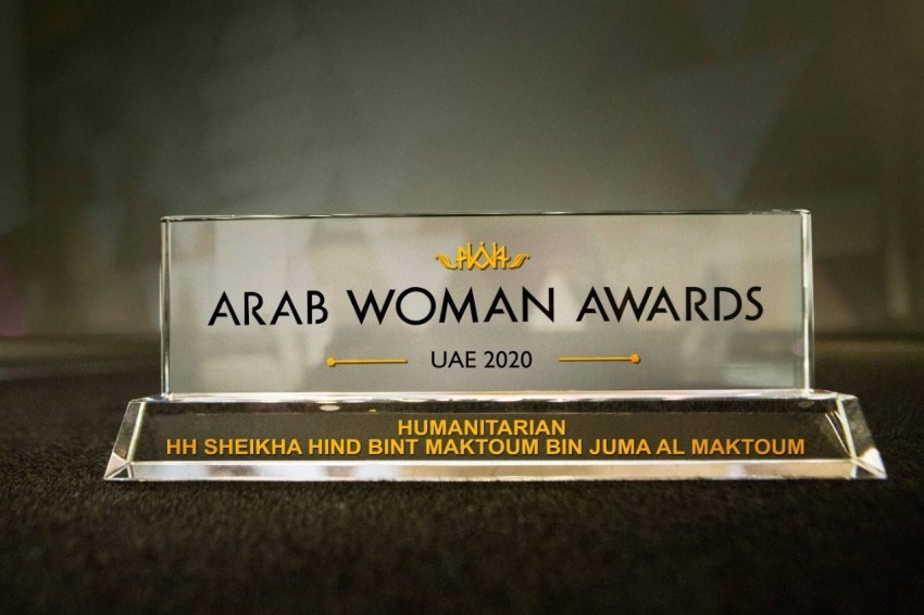 لطيفة بنت محمد تهنئ الشيخة هند آل مكتوم بجائزة المرأة العربية