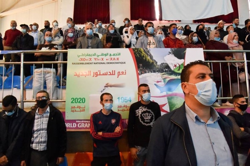 حملة دستور الجزائر تقترب من خط النهاية.. التجمعات للمؤيدين و«السوشيال ميديا» للمعارضة