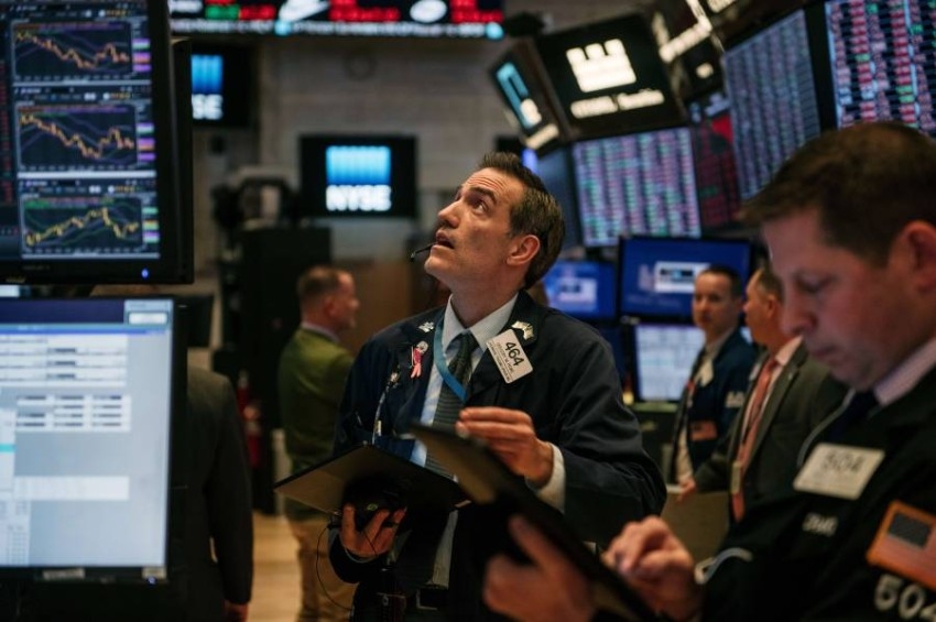مؤشرات الأسهم الأمريكية تهبط في المستهل.. و«داو جونز» يفقد 654 نقطة