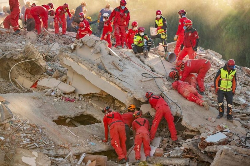ارتفاع عدد قتلى زلزال تركيا إلى 81 واستمرار جهود الإنقاذ